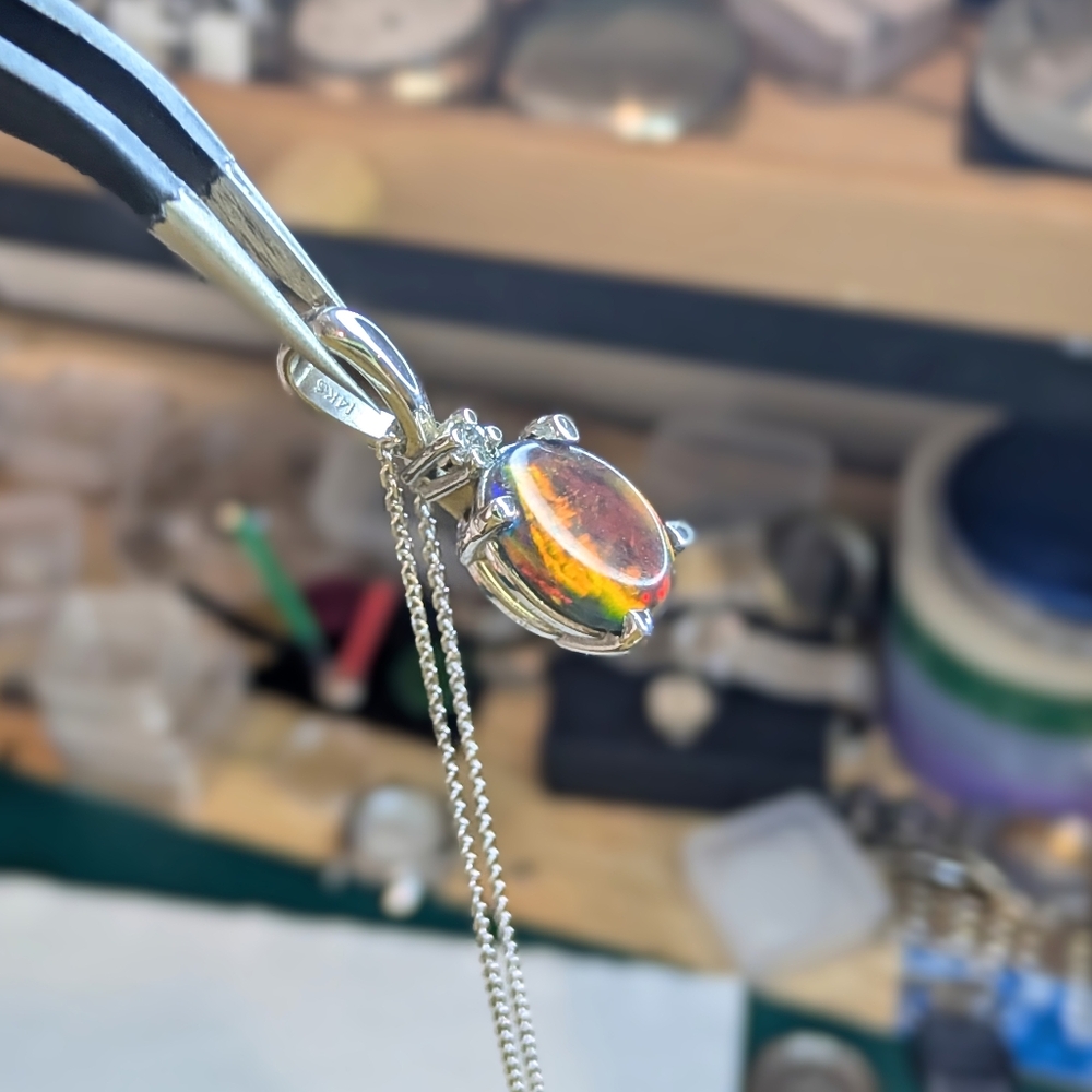 South Africa QGI IYKT WHITE GOLD chain with Black OPAL stone & Diamond Necklace